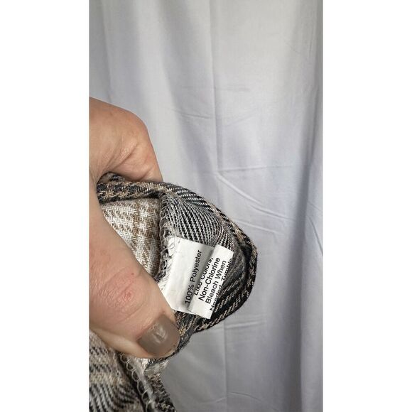 Adorable Plaid Shacket - Picture 5 of 7